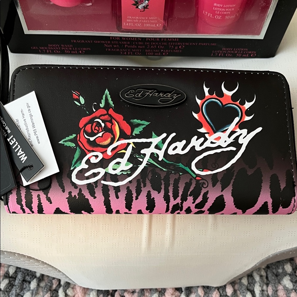 NWT Ed Hardy Pink and Black Floral Leopard Wallet with Pink Body Care Gift Set - Picture 3 of 12